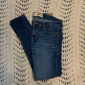 Hollister dark wash skinny jeans